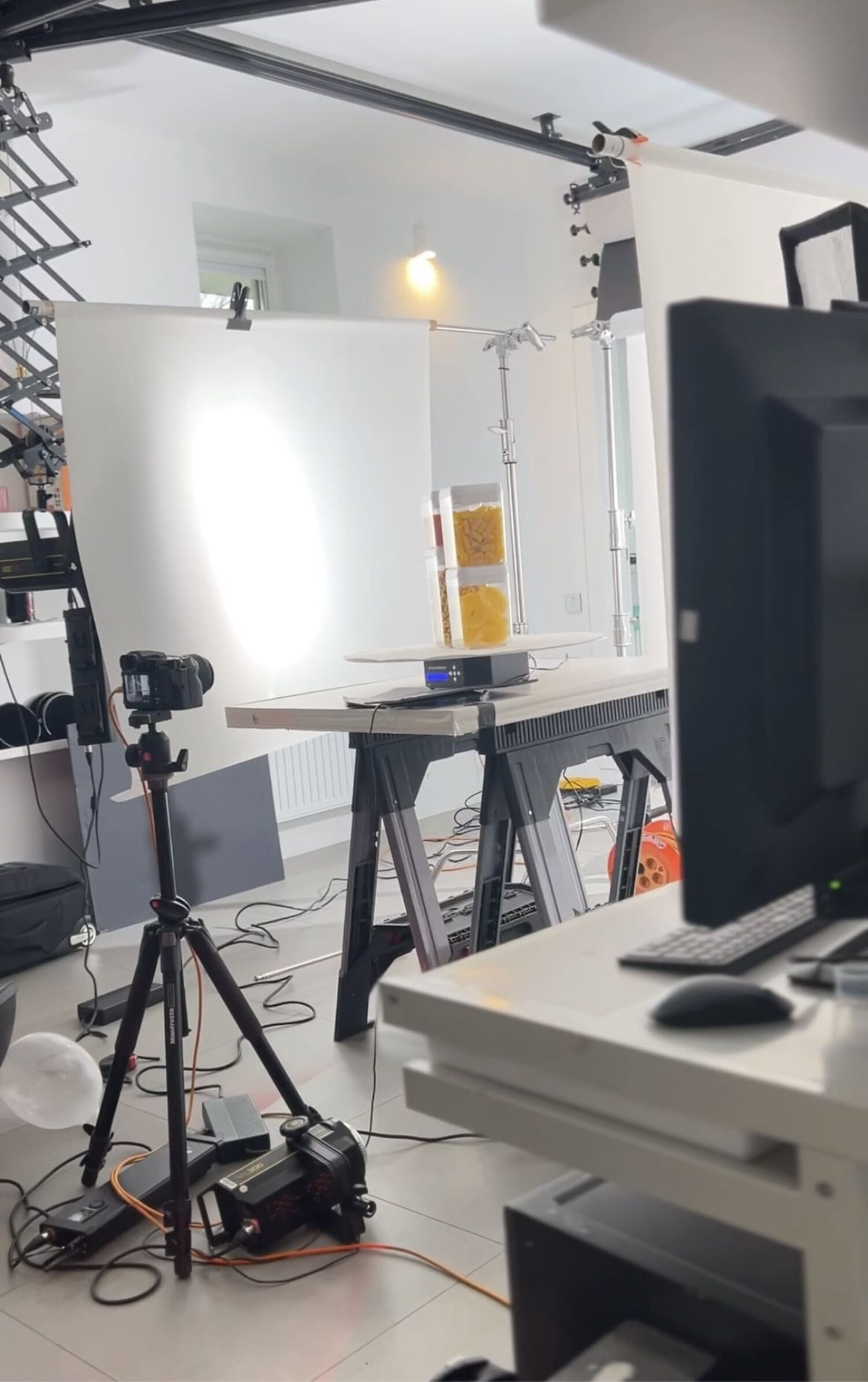 VIDE COVER Amazon Photography Service - White background studio shoot of Airtight containers